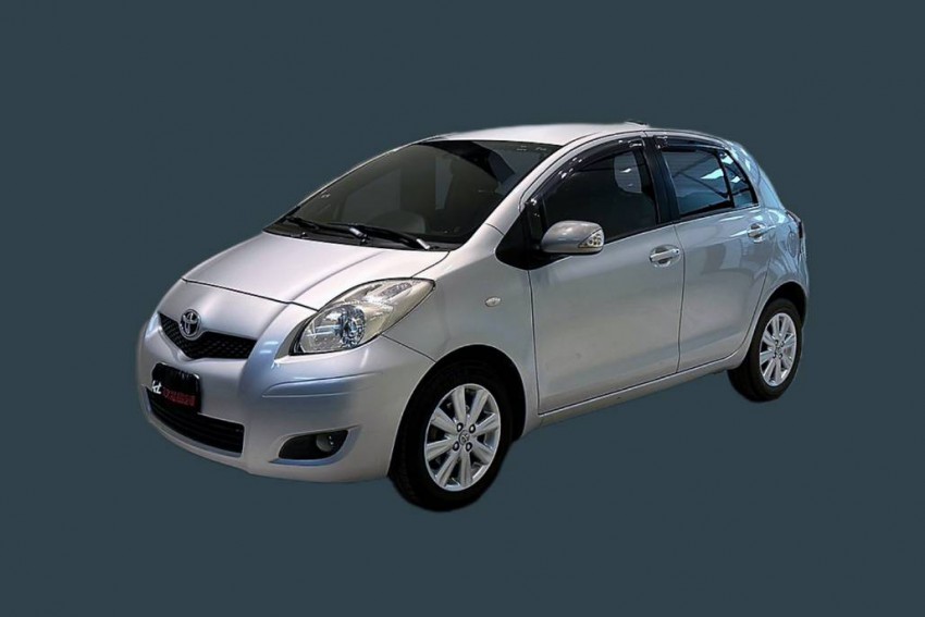 TOYOTA yaris